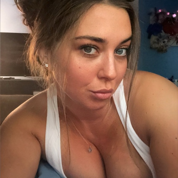 Meet your Posher, Ashley - Picture 1 of 1